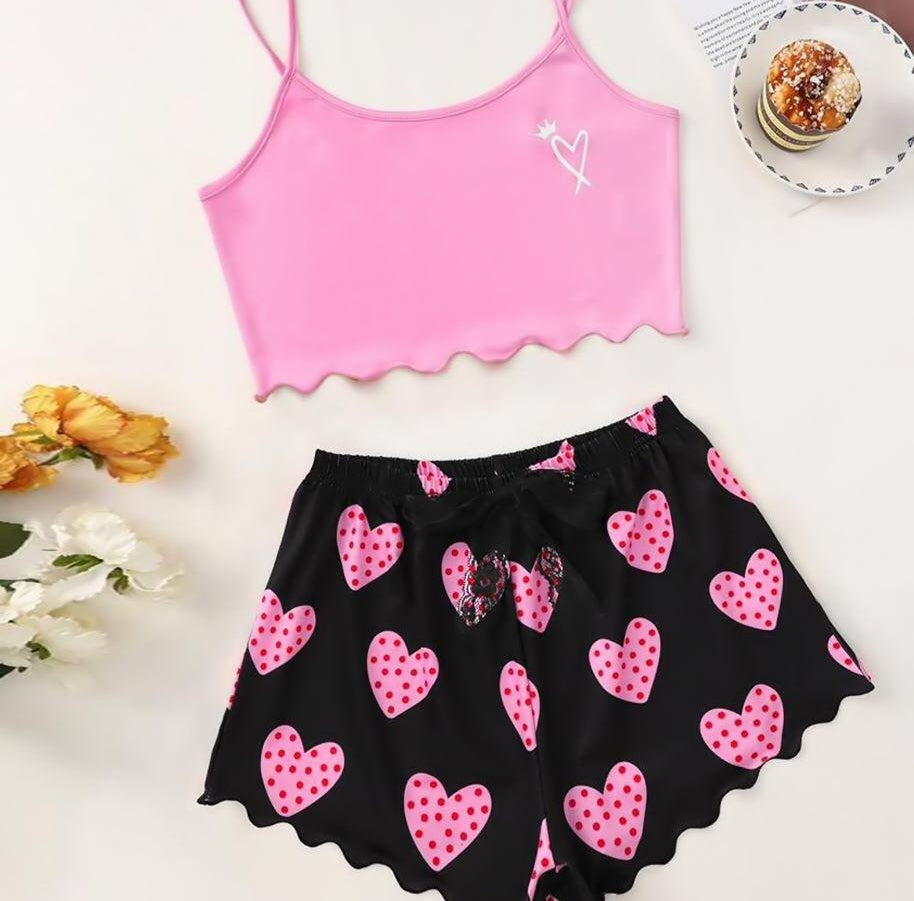 Two-piece pajama with hearts print on the shorts