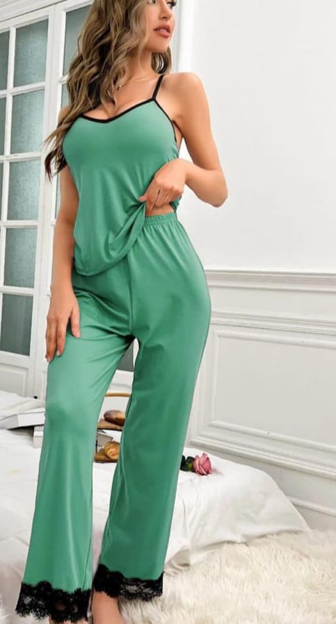 Two-piece cotton pajama set - with lace at the end of the pants