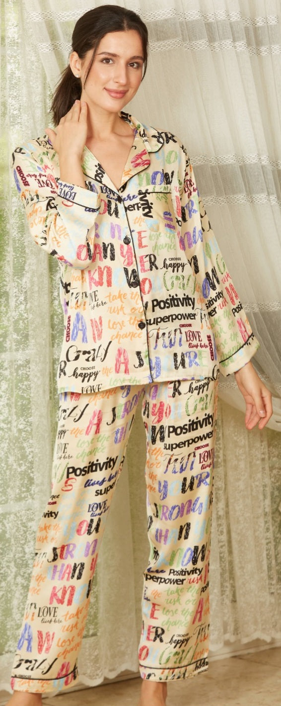 Satin pajamas printed with English letters