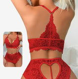 Two-piece lingerie made of lace with an opening at the back