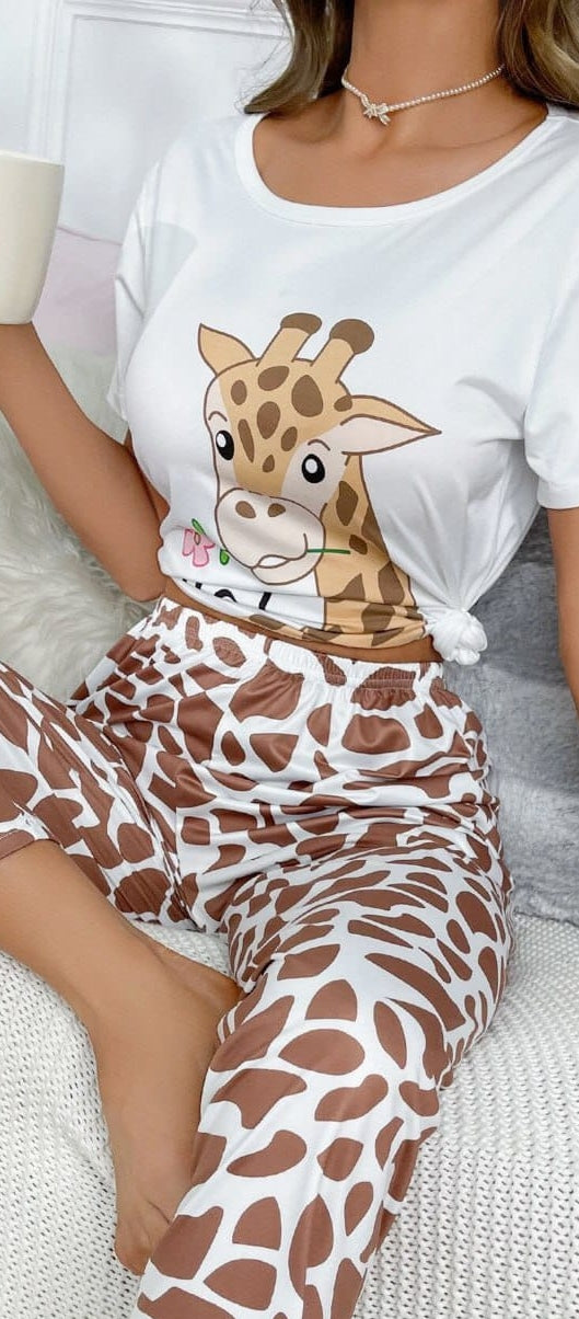 Two-piece pajamas - Butter Lycra - with a giraffe face print on the T-shirt and dotted pants - Dala3ny
