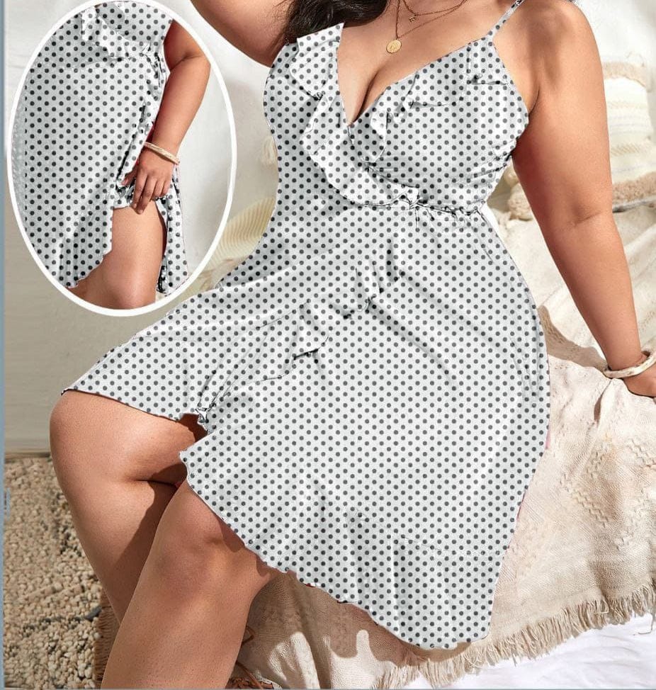 Dotted house dress - with ruffles from the front